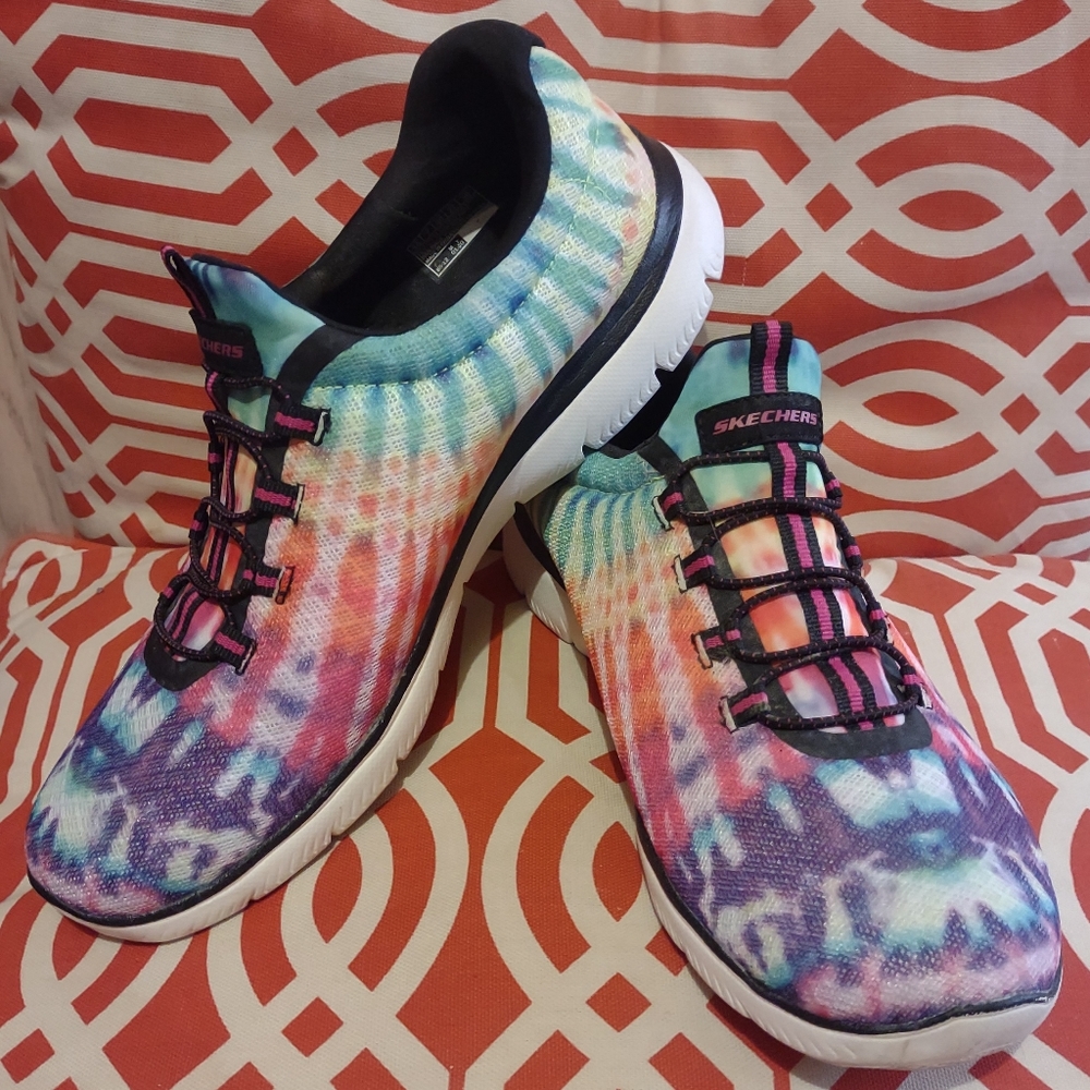 Tie-dye Skechers Sneaks